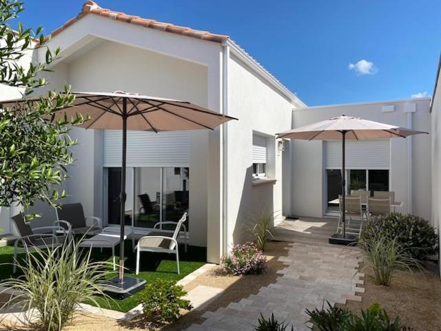 Maison Neuve Zone Coulee Verte Menant A L'ocean Holiday home